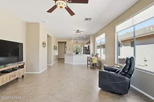 461 W Astruc Dr, Green Valley, AZ 85614 - Photo 9