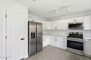 690 W Desert Blossom Dr, Green Valley, AZ 85614 - Photo 11