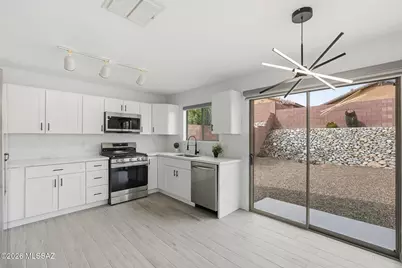 690 W Desert Blossom Drive, Green Valley, AZ 85614 - Photo 9