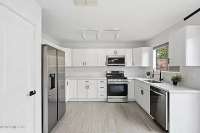 690 W Desert Blossom Drive, Green Valley, AZ 85614 - Photo 13