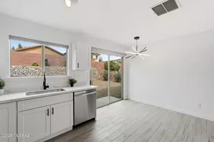 690 W Desert Blossom Dr, Green Valley, AZ 85614 - Photo 17