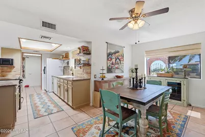 812 W Desert Hills Drive, Green Valley, AZ 85622 - Photo 17