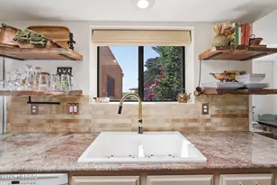 812 W Desert Hills Dr, Green Valley, AZ 85622 - Photo 19