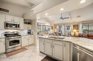 10056 E Domenic Ln, Tucson, AZ 85730 - Photo 17