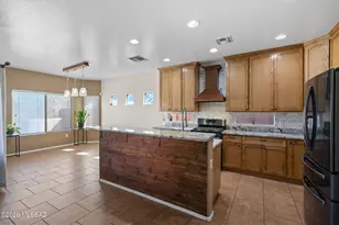 8120 N Wayward Star Dr, Tucson, AZ 85743 - Photo 5