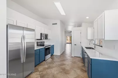 2626 W Desert Bluffs Court, Tucson, AZ 85742 - Photo 17