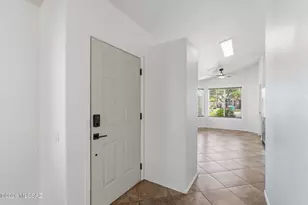 2626 W Desert Bluffs Ct, Tucson, AZ 85742 - Photo 3