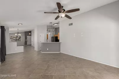 10206 E Desert Crossings Way, Tucson, AZ 85747 - Photo 7