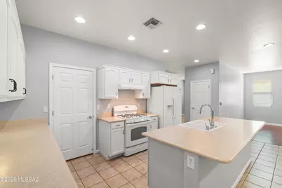 10134 S Azure Surrey Drive, Vail, AZ 85641 - Photo 19