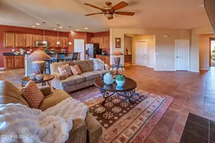 2212 E Bluejay Bluff Ln, Green Valley, AZ 85614 - Photo 5