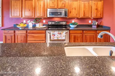 2212 E Bluejay Bluff Lane, Green Valley, AZ 85614 - Photo 13