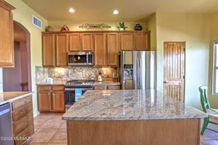 10301 E Placita Guanajuato, Tucson, AZ 85749 - Photo 9