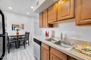 1810 E Blacklidge Dr, Tucson, AZ 85719 - Photo 15