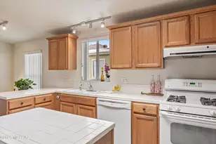 1961 S Tilting T Pl, Tucson, AZ 85713 - Photo 11