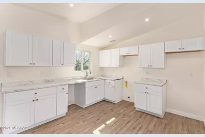 5547 S Meadowlark Avenue, Tucson, AZ 85746 - Photo 13