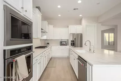 2751 W Plateau Ridge Drive, Oro Valley, AZ 85742 - Photo 17