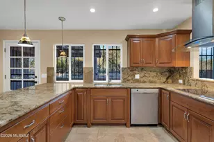 7112 N Chimney Rock Pl, Tucson, AZ 85718 - Photo 9