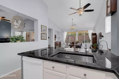 7515 W Suncatcher Drive, Tucson, AZ 85743 - Photo 15
