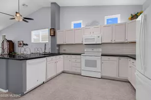 7515 W Suncatcher Dr, Tucson, AZ 85743 - Photo 13