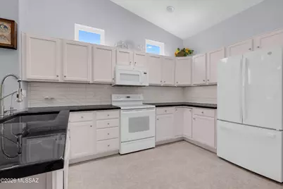 7515 W Suncatcher Drive, Tucson, AZ 85743 - Photo 13