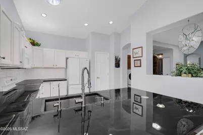 7515 W Suncatcher Drive, Tucson, AZ 85743 - Photo 15