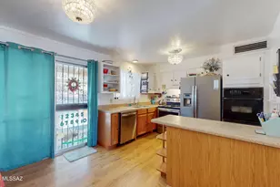 2706 S Enchanted Hills Dr, Tucson, AZ 85713 - Photo 11