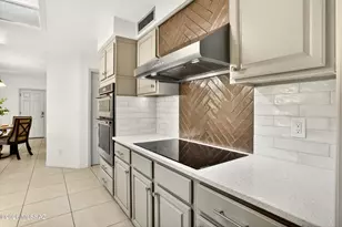 8625 N Sunnyslope Dr, Tucson, AZ 85704 - Photo 13