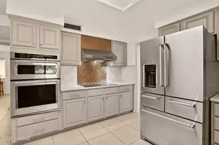 8625 N Sunnyslope Dr, Tucson, AZ 85704 - Photo 11