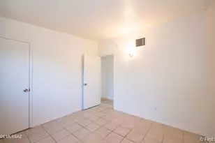 802 E Graybill Dr, Tucson, AZ 85719 - Photo 11