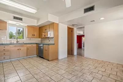 9240 E Sierra Street, Tucson, AZ 85710 - Photo 11