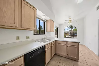184 E Camino De Diana, Green Valley, AZ 85614 - Photo 13