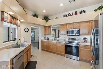 668 W Camino Del Bondadoso, Green Valley, AZ 85614 - Photo 17