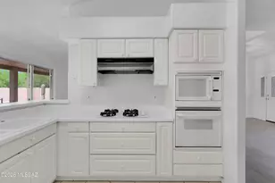 11079 N Mountain Breeze Dr, Oro Valley, AZ 85737 - Photo 9