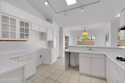 11079 N Mountain Breeze Drive, Oro Valley, AZ 85737 - Photo 7