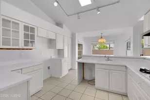 11079 N Mountain Breeze Dr, Oro Valley, AZ 85737 - Photo 7