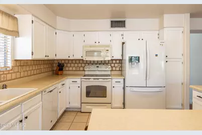 3712 N Placita Chimenea, Tucson, AZ 85716 - Photo 15