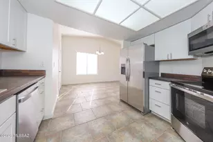 10140 E Karen Pl, Tucson, AZ 85748 - Photo 11