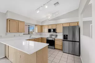 31 E Stonewood Dr, Oro Valley, AZ 85737 - Photo 5