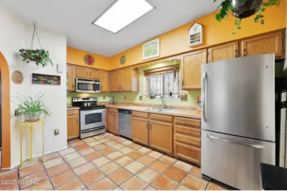 1383 W Camino Calderon, Green Valley, AZ 85622 - Photo 9