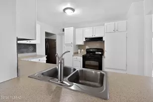 2272 E Blacklidge Dr, Tucson, AZ 85719 - Photo 9