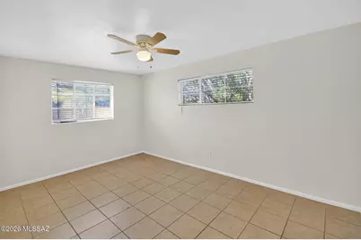 2272 E Blacklidge Drive, Tucson, AZ 85719 - Photo 13