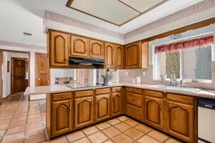 5561 E Sutler Ln, Tucson, AZ 85712 - Photo 7