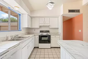 8957 E 25th St, Tucson, AZ 85710 - Photo 9