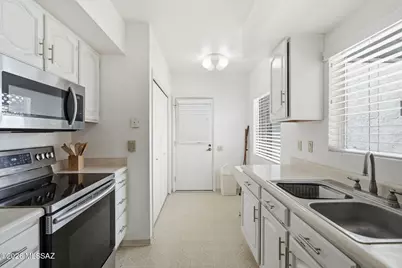 305 N Calle De Las Profetas, Green Valley, AZ 85614 - Photo 7