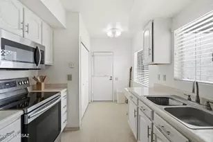 305 N Calle De Las Profetas, Green Valley, AZ 85614 - Photo 7