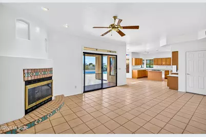 10881 N Canada Hills Court, Tucson, AZ 85737 - Photo 9