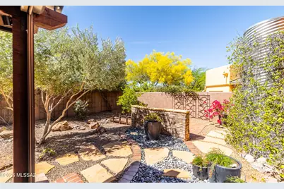 10368 E Jarod James Place, Tucson, AZ 85747 - Photo 5