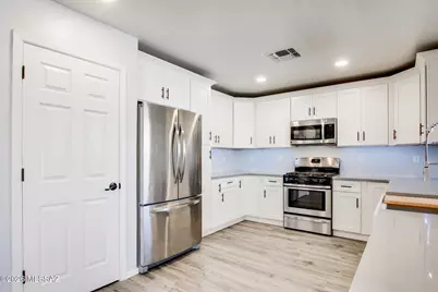 694 W Amber Sun Drive, Green Valley, AZ 85614 - Photo 13