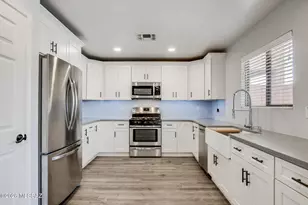 694 W Amber Sun Dr, Green Valley, AZ 85614 - Photo 17