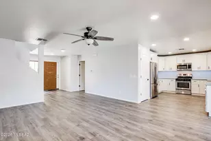 694 W Amber Sun Dr, Green Valley, AZ 85614 - Photo 11